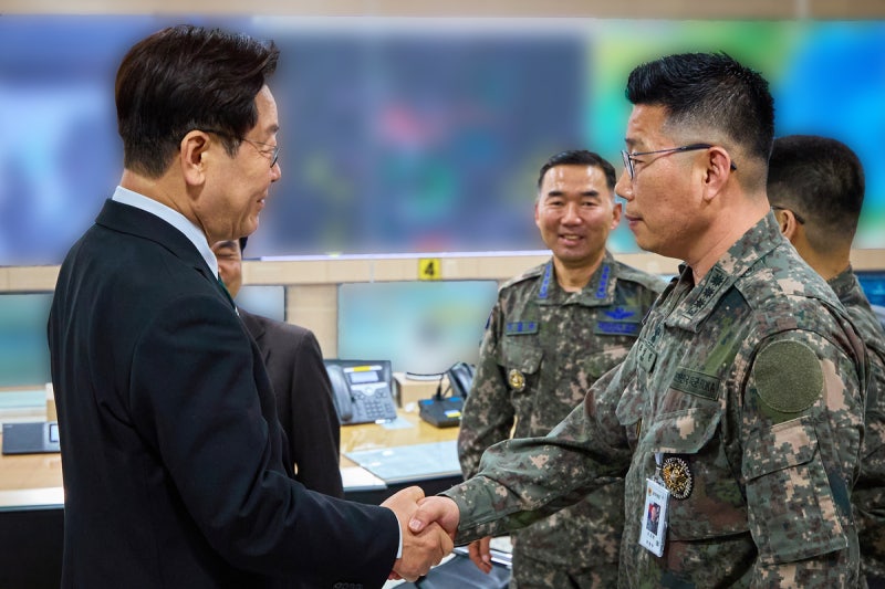 [단독]‘계엄의 밤’ 저항해 훈장 받은 조성현, 당일 “충성, 계속 작전하겠습니다” 통화 녹취 나와