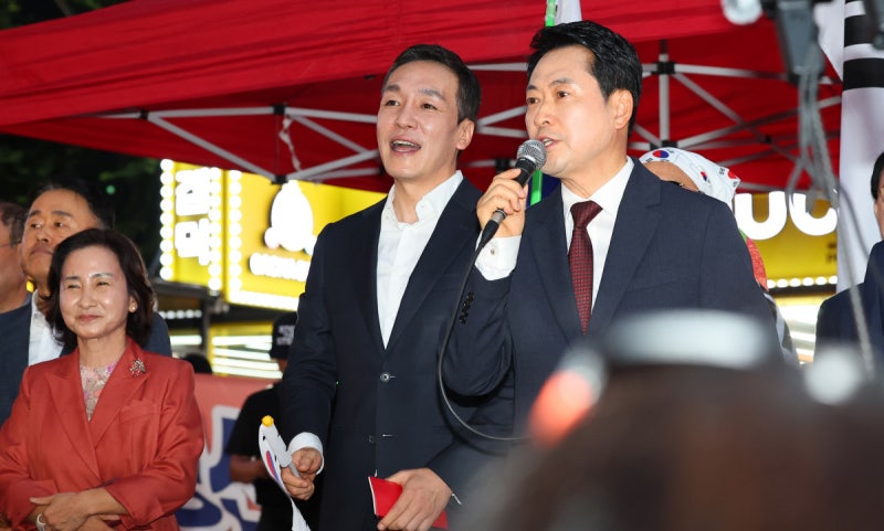 “대중 속으로” “자기정치”…국힘, 장동혁 ‘장외전’ 두고 공방
