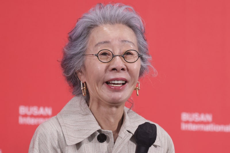 ‘<b>성난사람들</b>2’ 배우 윤여정, 미국 에미상 여우조연상 후보에