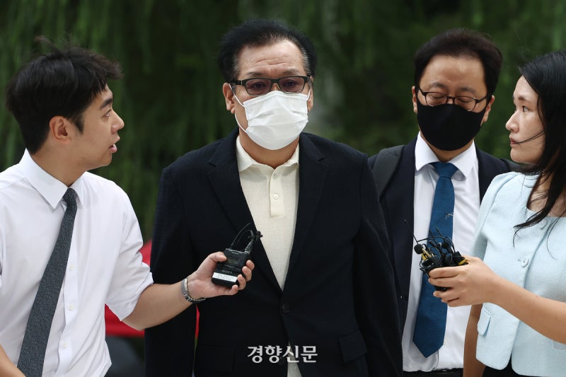 [속보] ‘통일교 금품 청탁’ <b>건진법사 징역 5년</b> 확정…윤영호도 유죄 ...