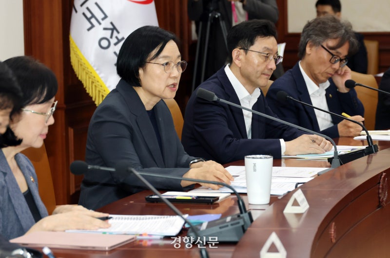 [사설]산업전환은 가속 붙는데 이제야 첫걸음 뗀 노동자 보호 대책