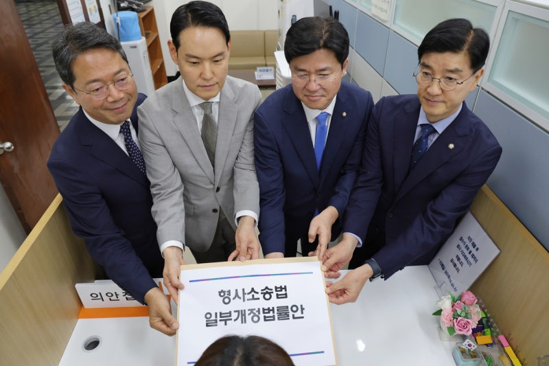 [사설]‘보완수사권 폐지’ 발의한 민주당, 경찰 통제 방안 더 가다듬어야