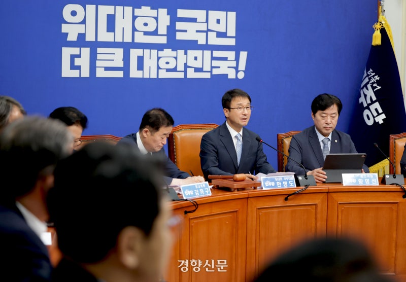 민주당 비호감도 45%, 3개월 전보다 6%P 뛰었다···이 대통령 지지율은 53% [한국갤럽]