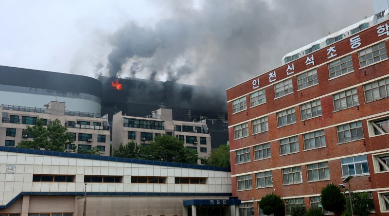 쿠팡 물류센터 화재 61시간 만에 큰불 잡혀…완전 진화까진 수일 더 걸릴 듯