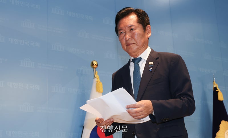 경찰, <b>정청래</b> 탑승 <b>차량 파손</b>한 50대 검거···재물손괴 외 적용 혐의 ...