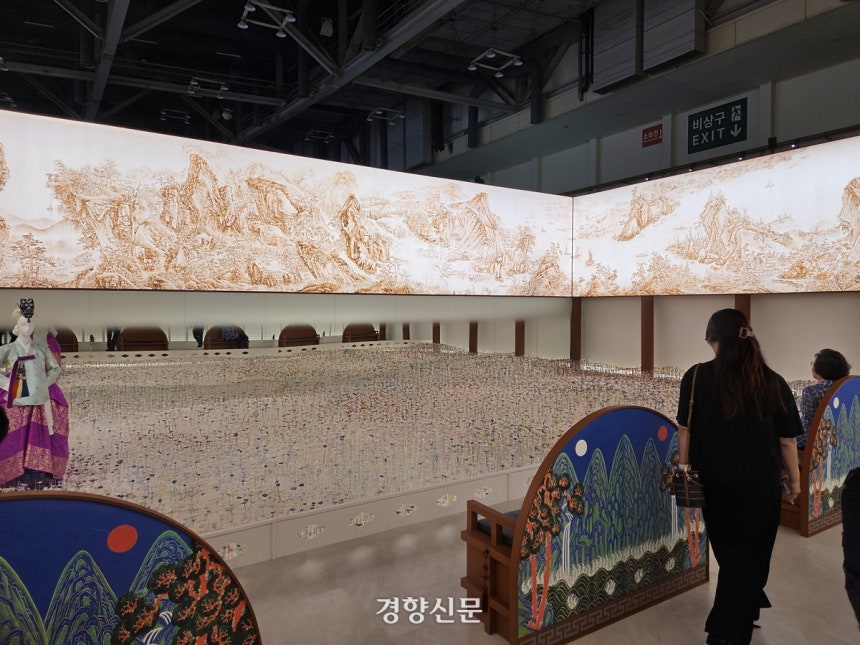 국가유산진흥원이 선보인‘헤리티지 : 타임리스 타임’전시.배문규 기자