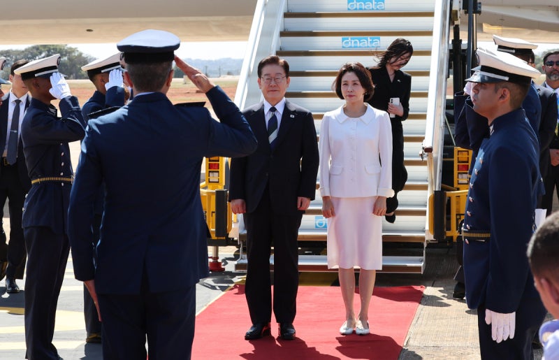 이 <b>대통령</b>, 브라질 도착…<b>룰라</b>와 회담 예정