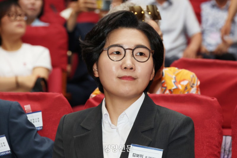 [김민아 칼럼]‘청년’ 김보미가 겪은 민주당의 이상한 전당대회