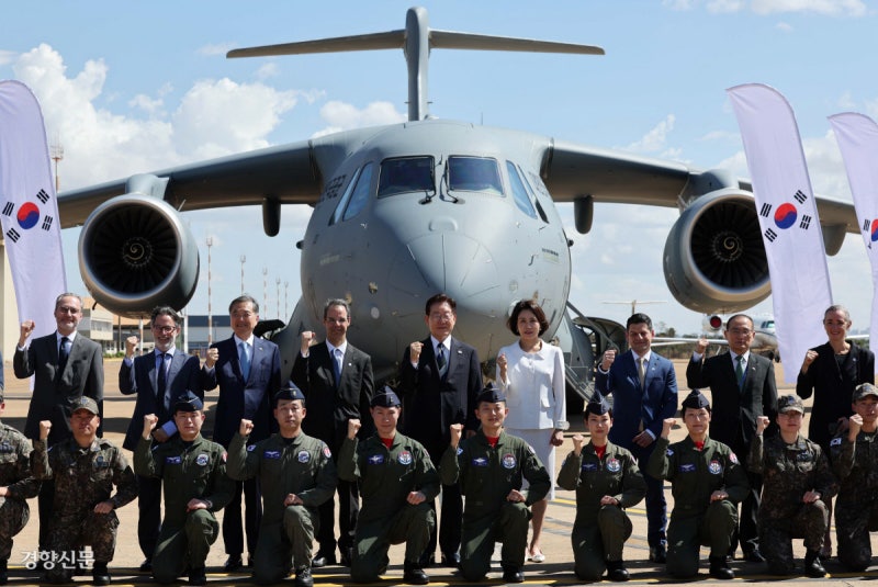 ‘C-390 수송기’ 시찰[포토뉴스]