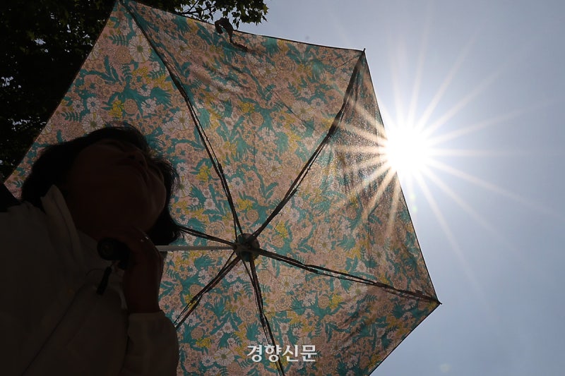 ‘입추’ 와도 가을 설 자리 없다···‘이중 열돔’에 낀 한반도