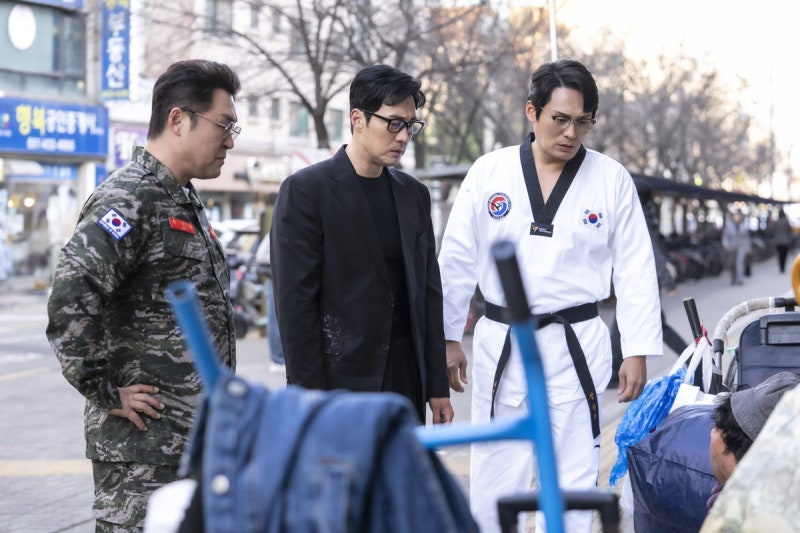 액션과 코미디, 부성애 빛났다…‘<b>김부장</b>’ <b>윤경호</b>, “안경 쓴 아저씨들...