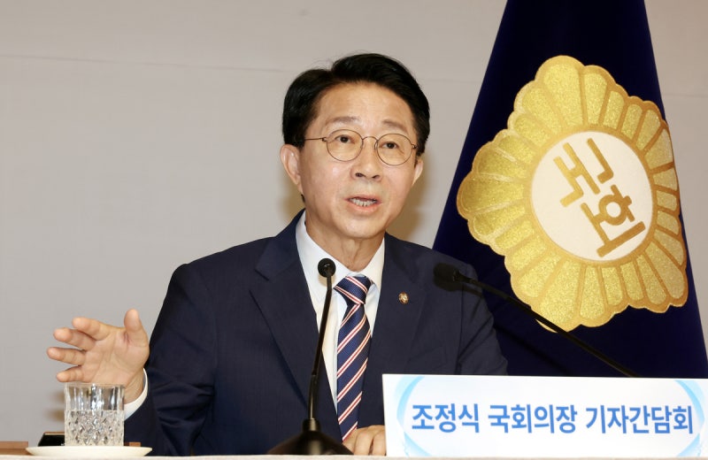 <b>조정식</b>, 이 대통령 <b>연임 개헌</b>론 논란에 “<b>개헌</b> 논의 대상 아냐”