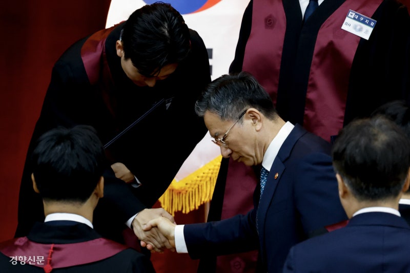 정성호 “형소법 빛의 속도 개정, 부작용 땐 빨리 고쳐야”
