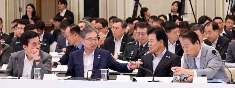 통일부 “4자 대화 모색”에…“이상주의적” 선 그은 외교부