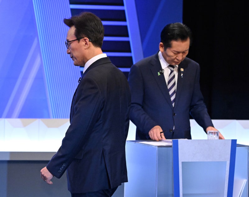 [사설]사생결단식 민주당 전대, 당의 기둥뿌리까지 흔들 셈인가