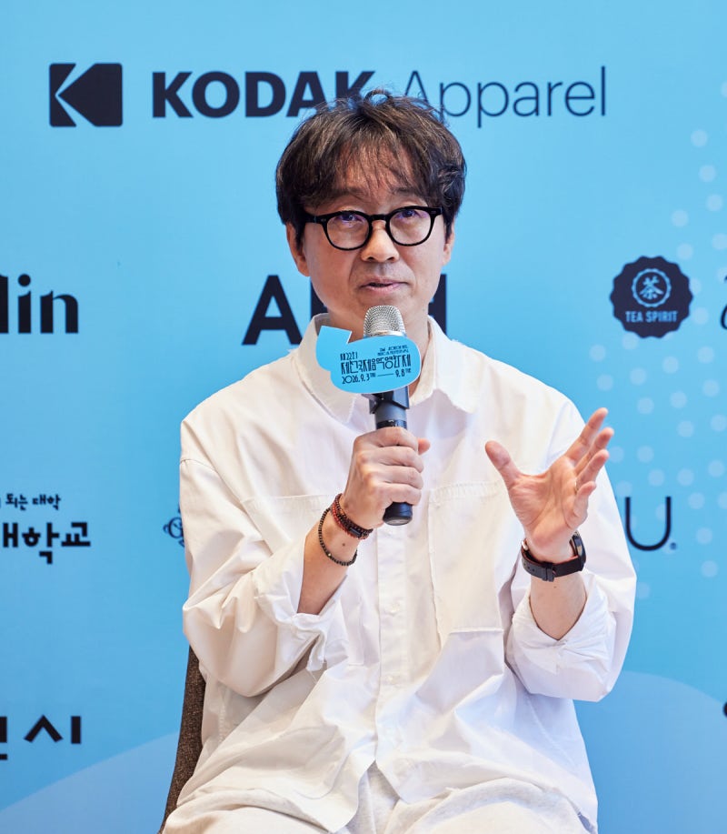'왕사남' 장항준 “박찬욱·봉준호 많이 졸라 영화제 개막식 섭외…우리 부부가 연기도 해요”