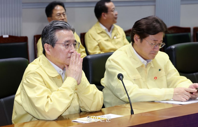 ‘이슈메이커’ 김용범 페북 11일째 잠잠, 왜?···커지는 ‘레버리지 책임론’에 청와대 “대책이 중요”
