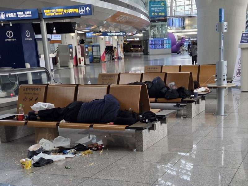 인천공항, 폭염 피해 몰려온 노숙자에 퇴거 명령···<b>홈리스행동</b> 반발