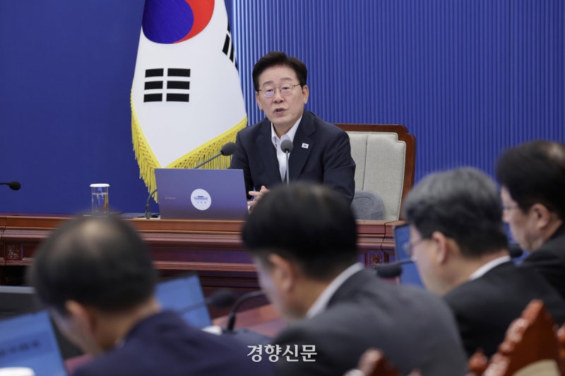 [속보]청와대 “이 대통령, ‘<b>4년 중임제</b>’ 국민 수용성 높다는 입장…...