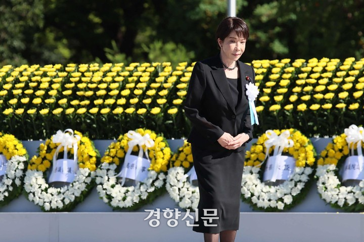 <b>다카이치</b>, 야스쿠니 <b>공물</b> 대금 <b>봉납</b>…자민당 총재 자격