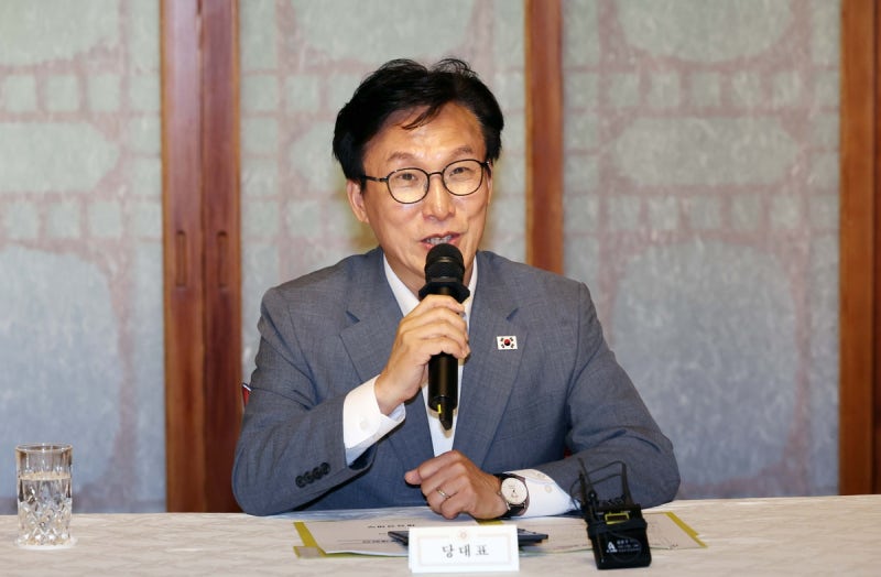 <b>김민석</b>, 오늘 <b>장동혁</b>과 <b>회동</b>···당대표 취임 후 첫 상견례