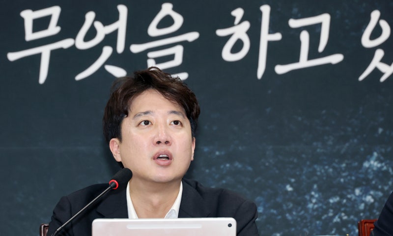 <b>이준석</b>, 오늘 <b>개혁신당</b> 대표직 <b>사퇴</b>…“당 위기 책임”