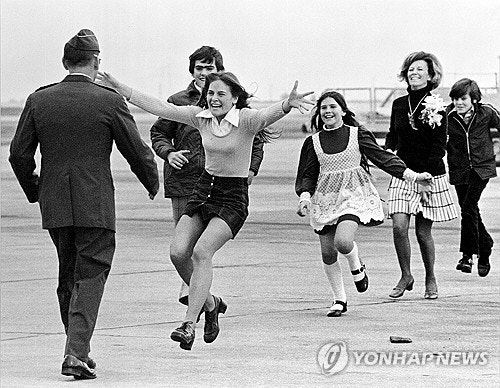 ‘기쁨의 분출’ 찍어 퓰리처상 받은 사진기자 베더 별세