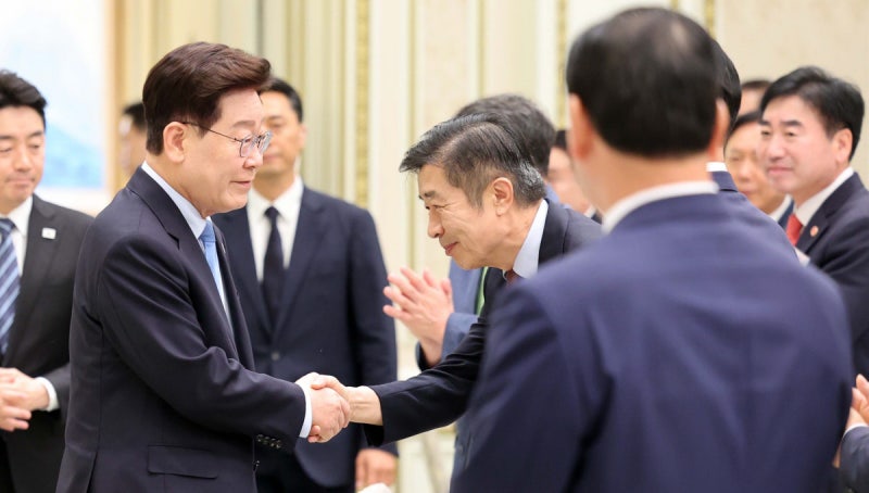 반등 없는 대통령 지지율…여당 “국정 기조 재검토, 인사 쇄신”