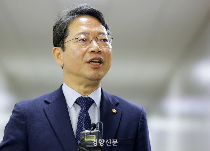 [속보]<b>김승원</b> “법무 장관, <b>공소 취소</b> 권한 없어...검사가 결정할 문제...