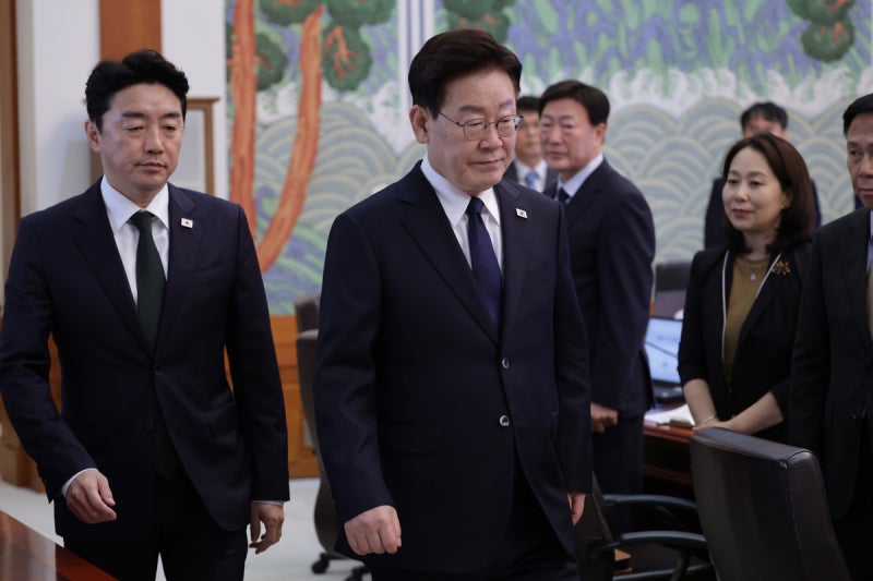 [속보]<b>이 대통령 지지율</b> 40%, <b>최저치</b> 경신…“6개 부처 장관 교체 인선 ...