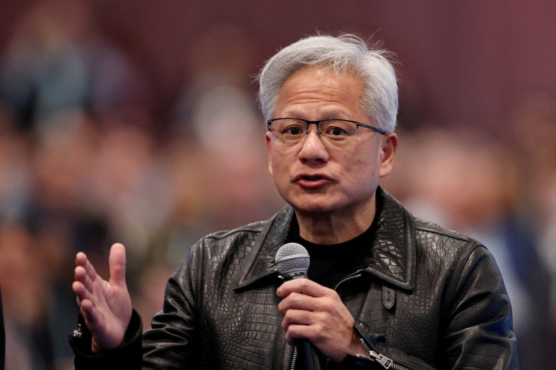 젠슨 황 “속도·안전 둘다 가능, 규제 필요 없어”…<b>AI 속도조절론</b> 반...