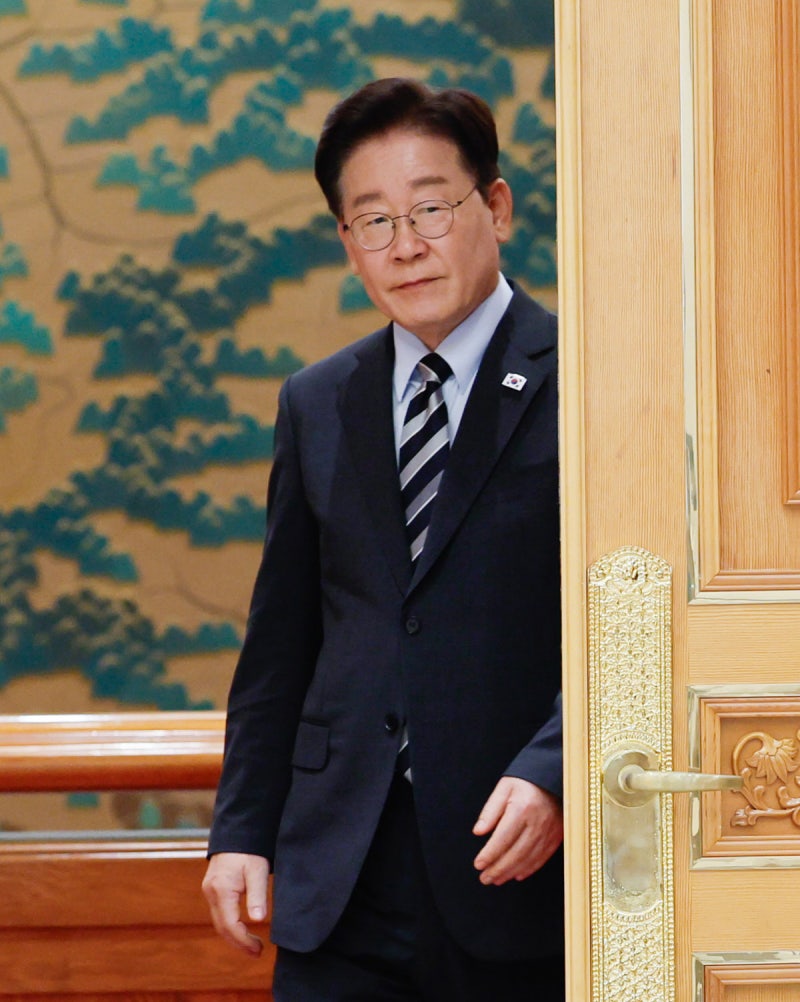 이 대통령, ‘연임’ 넘어 권력구조 개편 등 ‘개헌 불씨’ 살릴까