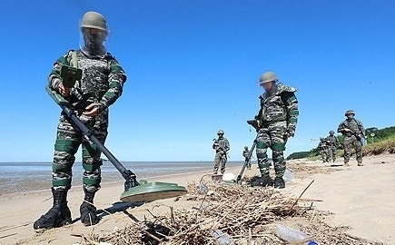 진영승, <b>지뢰</b> 폭발 <b>DMZ</b> 준비 점검···여야는 “장병 안전 정쟁” “김...