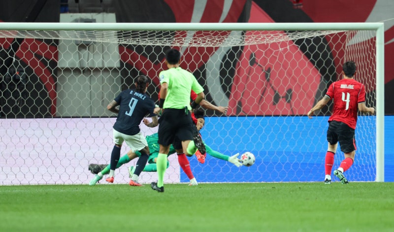<b>우루과이</b>전 <b>완패</b>, 모레노 기대감 ‘와르르’···<b>한국</b> 축구 ‘민낯’ ...