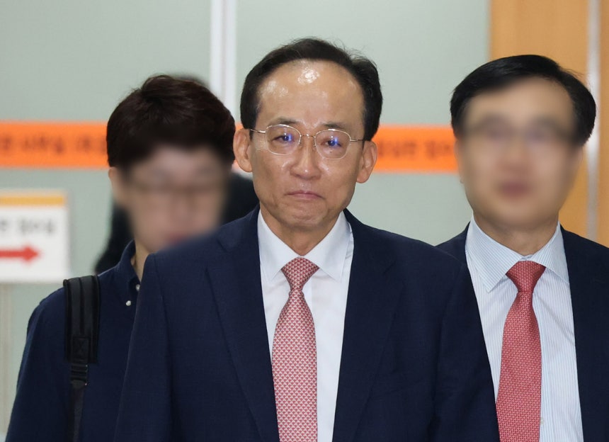 12·3 내란 당시 국회의 계엄 해제 표결을 방해한 혐의를 받는 추경호 대구시장이 지난 2일 서울 서초구 서울중앙지법에서 열린 내란중요임무종사 혐의 공판에 출석하고 있다.연합뉴스