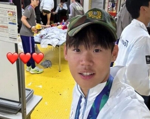 “군대 안 간다” 남자축구팀, 금 따고도 고개부터 숙여