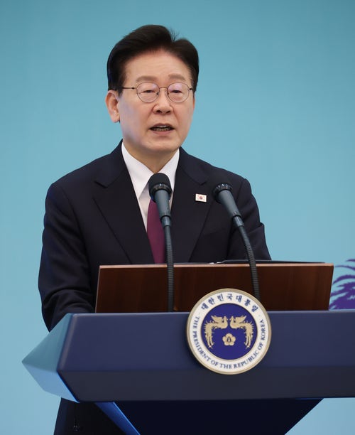 <b>이 대통령</b> “능력 안되면서 큰자리 요구, 개혁 명분으로 내부 공격”…...