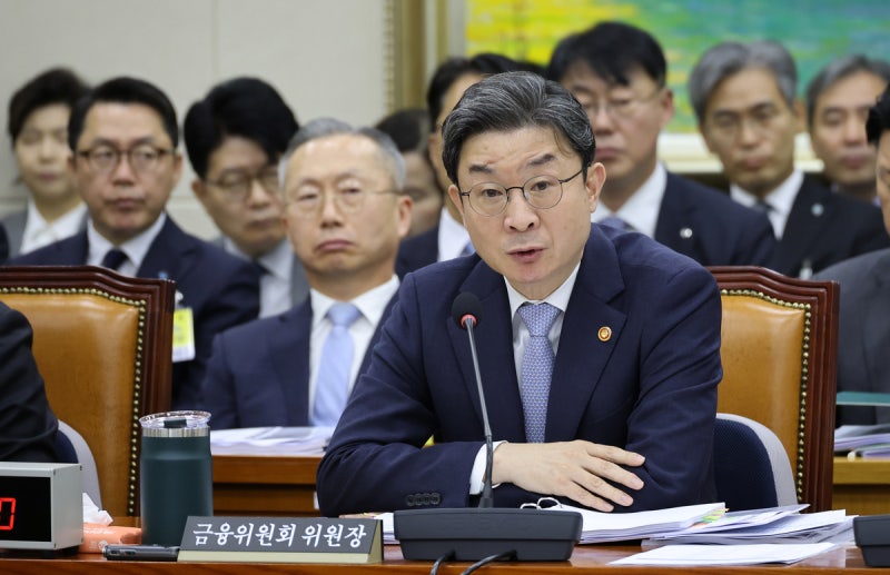 <b>솔리다임 상장 제동</b> 걸리나…금융위원장도 “중복상장 규제 대상 맞다”