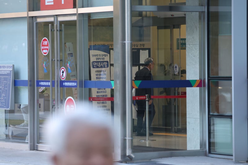 ‘5·18 왜곡’ <b>지만원 구속</b>···“도주·증거인멸 우려”