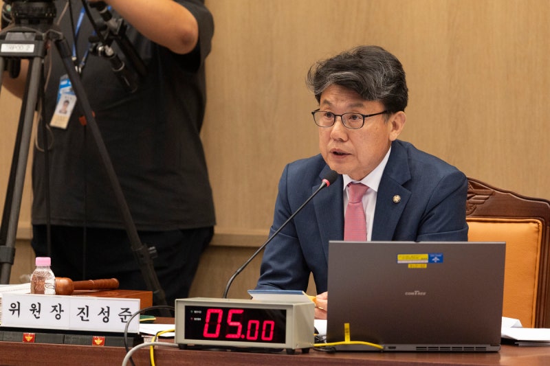 미국, 이번엔 <b>진성준</b> 국방위원장 <b>비자 발급</b> ‘<b>거부</b>’···진 위원장 “...