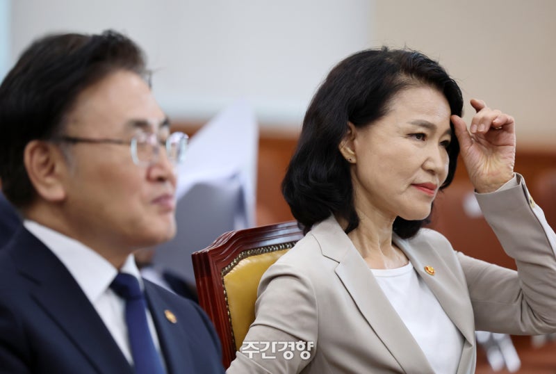 <b>국무회의</b>서 <b>이진숙</b> <b>배석 제외</b> “정치중립 거듭 위반”