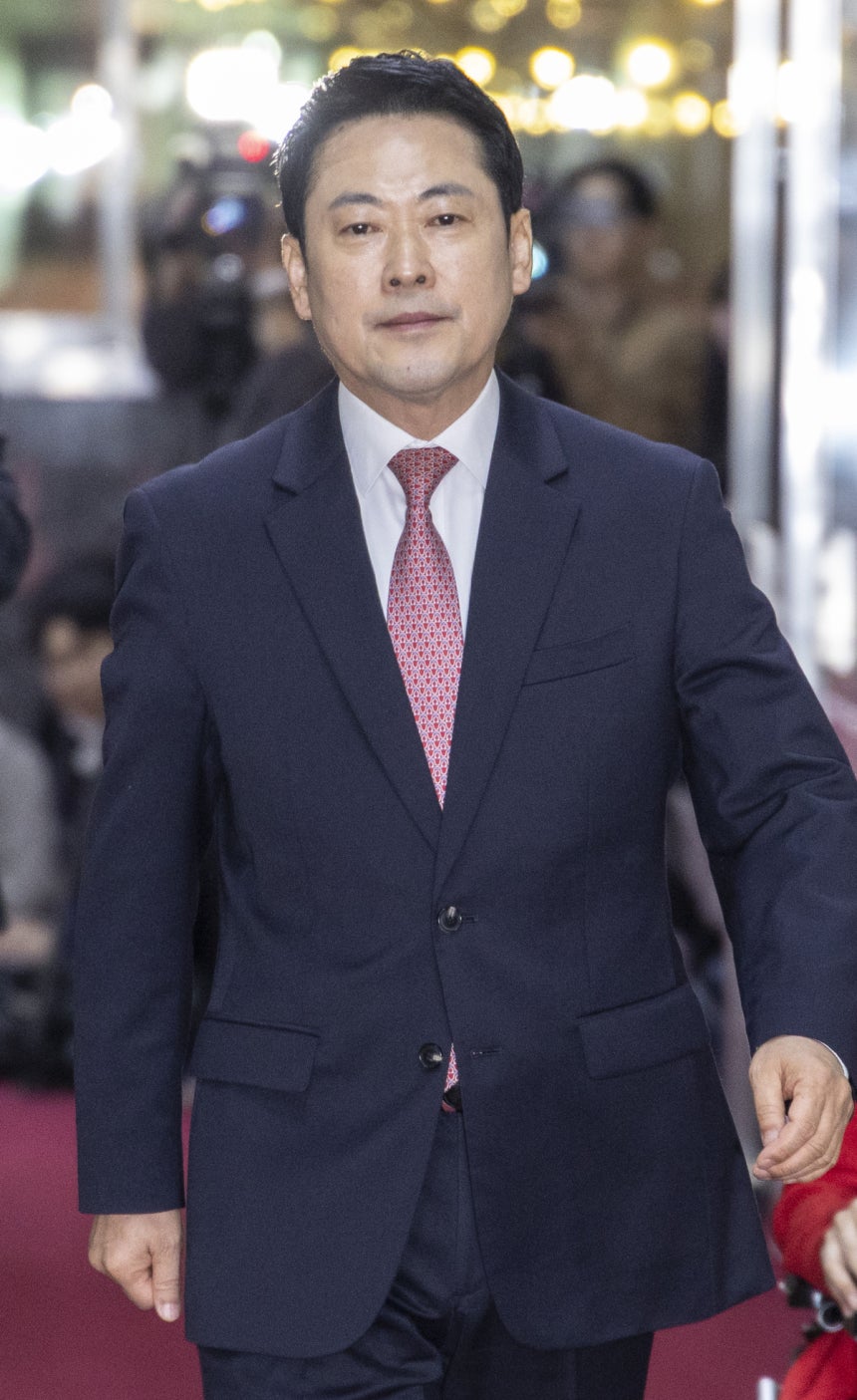 장동혁 국민의힘 대표가 지난 3월 31일 국회에서 우원식 국회의장을 면담하기 위해 의장실로 이동하고 있다. 연합뉴스