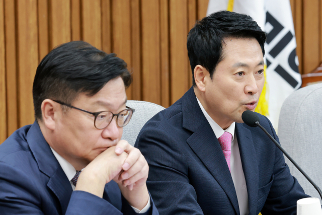장동혁 국민의힘 대표가 20일 국회에서 국민의힘 정책위원회와 여의도연구원이 연 이재명 정부 2년차 평가 토론회 ‘벼랑 끝 서민·중산층, 흔들리는 대한민국’에서 발언하고 있다. 연합뉴스