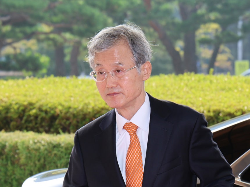 조희대 대법원장이 30일 서울 서초구 대법원으로 출근하고 있다. 연합뉴스
