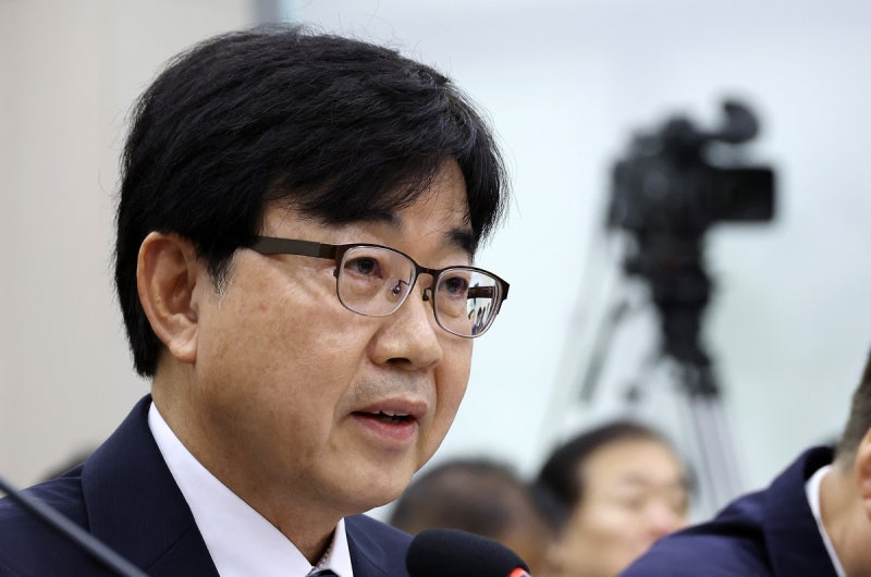 ‘김어준 처남’ <b>인태연</b> 이사장 <b>국감 질타</b>···“누구 ‘빽’이냐” “...