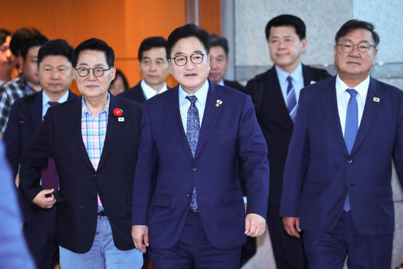 <b>박지원</b> “<b>김정은 위원장</b>님, 저 <b>박지원</b>입니다”…두번 불렀지만 무응답