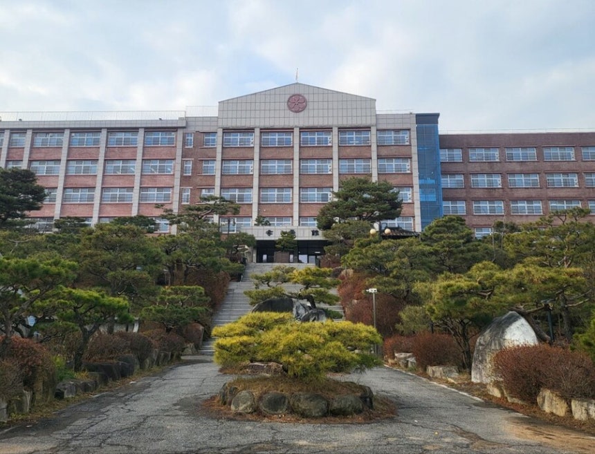 경기도 화성시 비봉고등학교 본관 전경.독자 제공