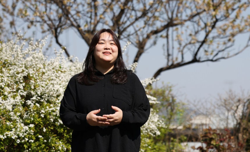 김보림 청소년기후행동 활동가가 2026년 4월8일 서울 마포구 한겨레신문사에서 한겨레21과 인터뷰하고 있다. 신소영 기자 viator@hani.co.kr