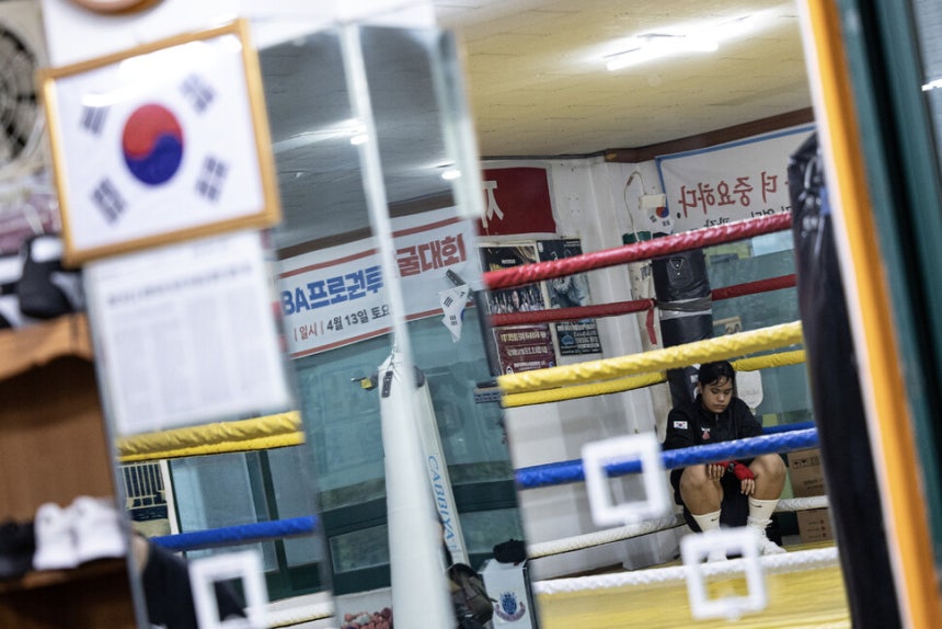 클라우디오 한나가 2026년 7월14일 경기도 안성시 김명곤복싱짐에서 개인 훈련 중 쉬고 있다.