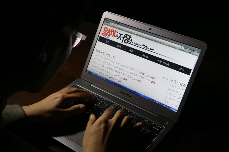 2013년 1월 일간베스트저장소(일베)를 이용하고 있는 한 이용자의 모습. 한겨레 박종식 기자